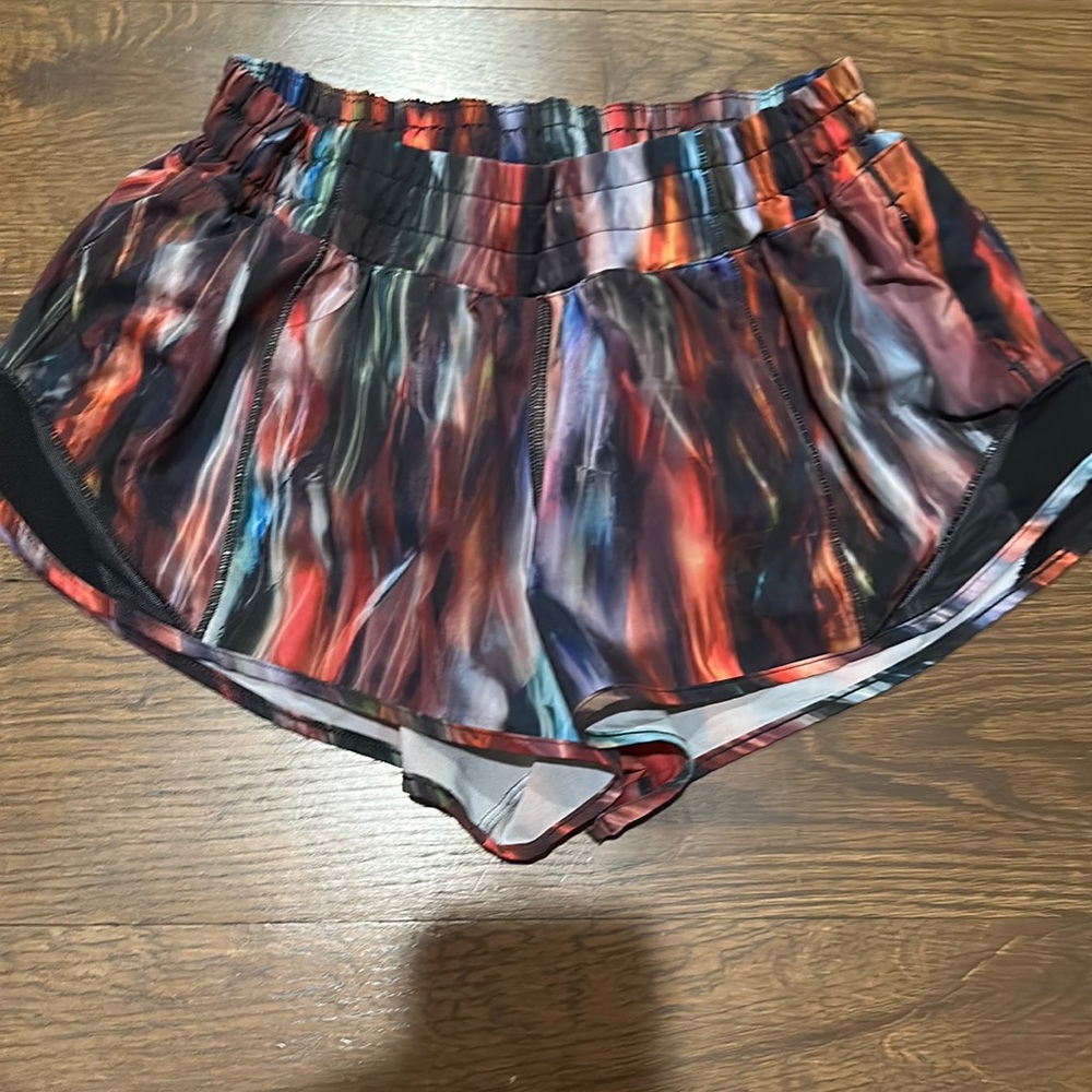 Size 6 lululemon Hotty hot shorts